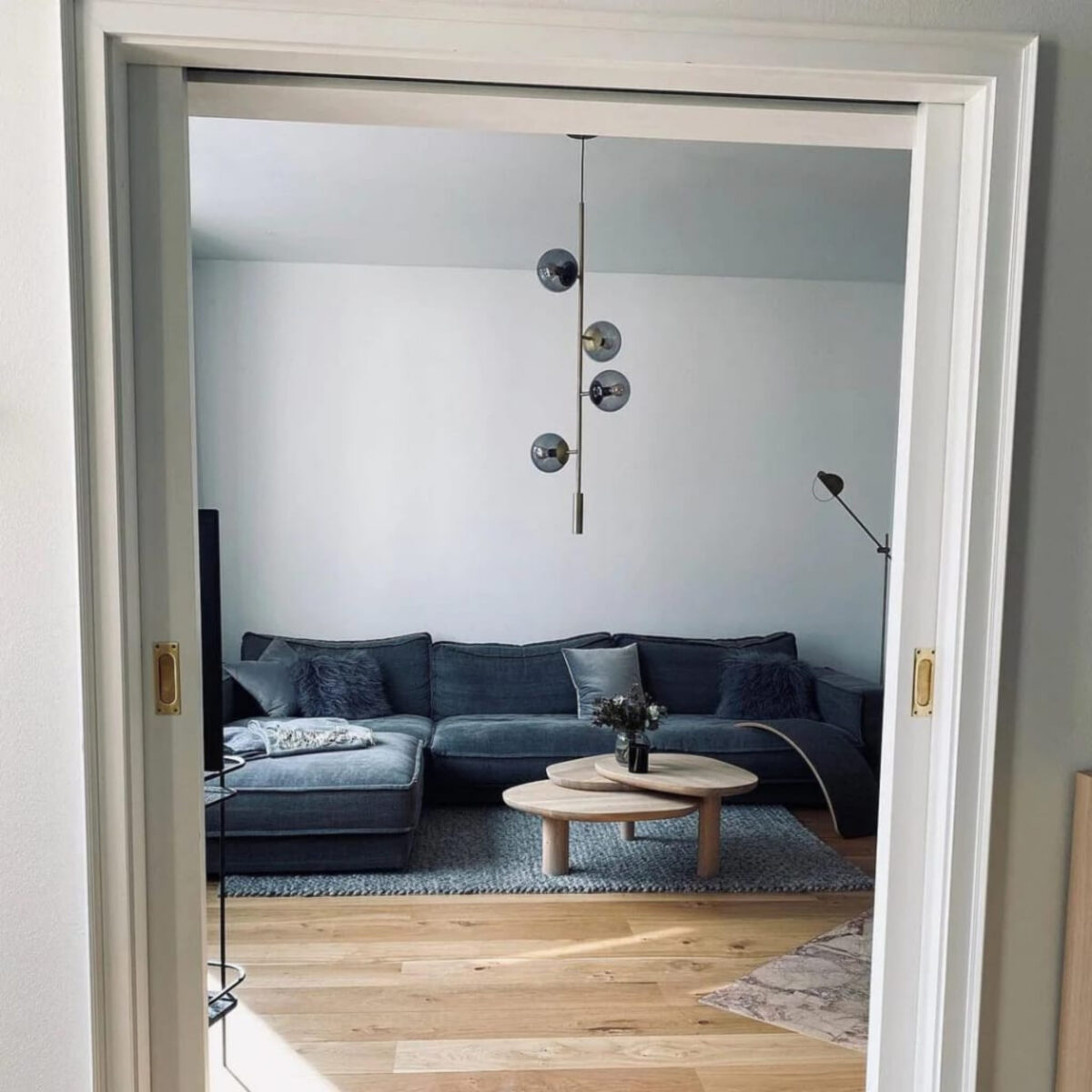 LIVING ROOM LIGHT - Image 1